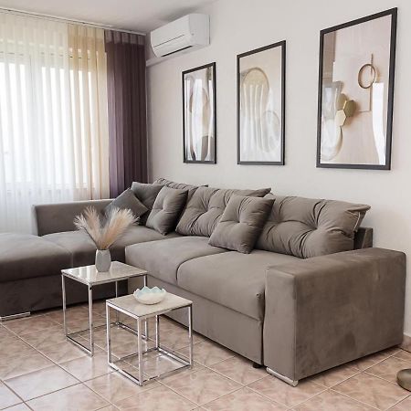 Apartament Two Identical Designer 2Bd Flats With Sea View In Balchik By Flat Mаnager Zewnętrze zdjęcie
